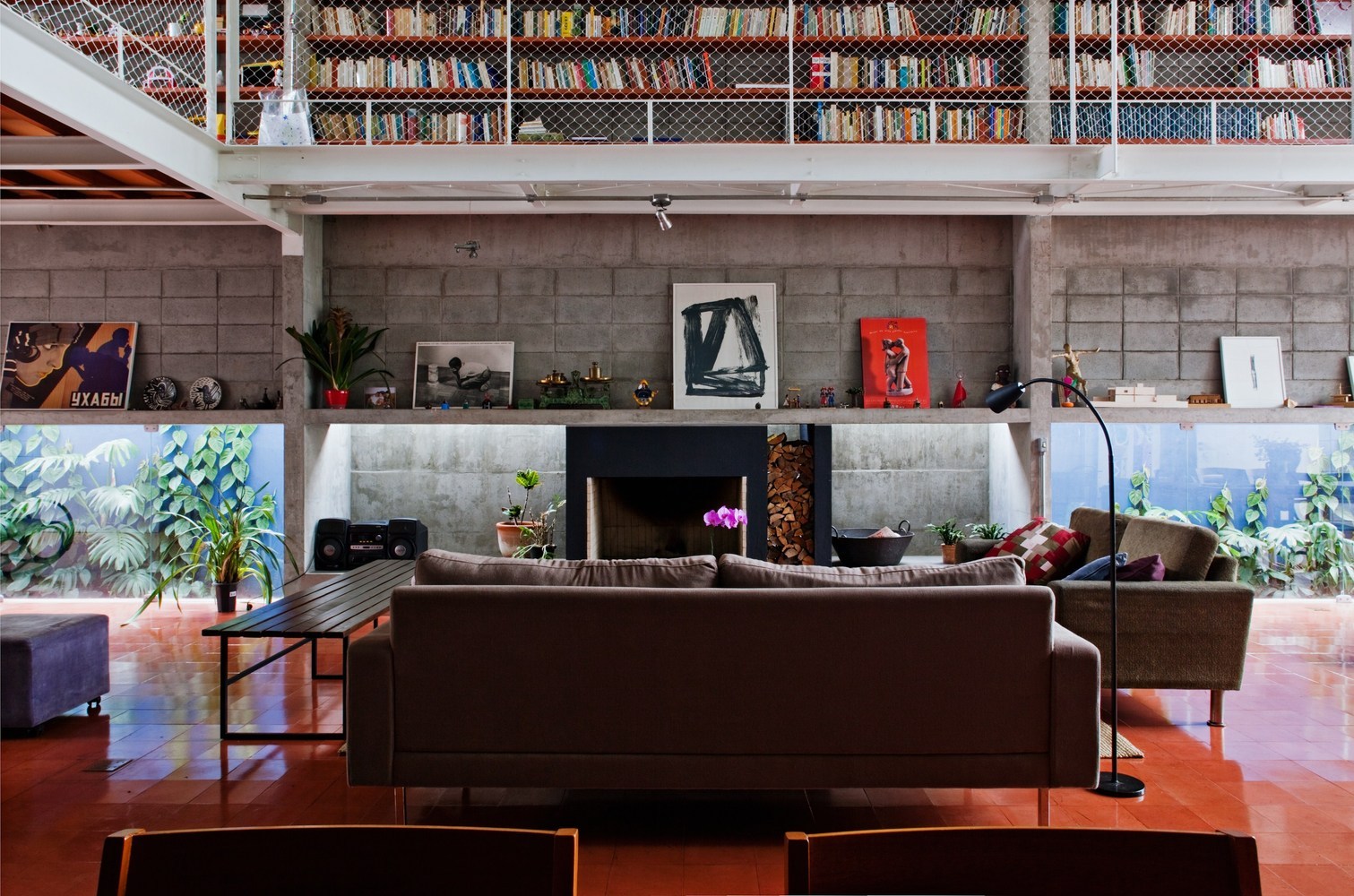 Galeria de Interiores brasileiros: 21 projetos com concreto aparente - 5