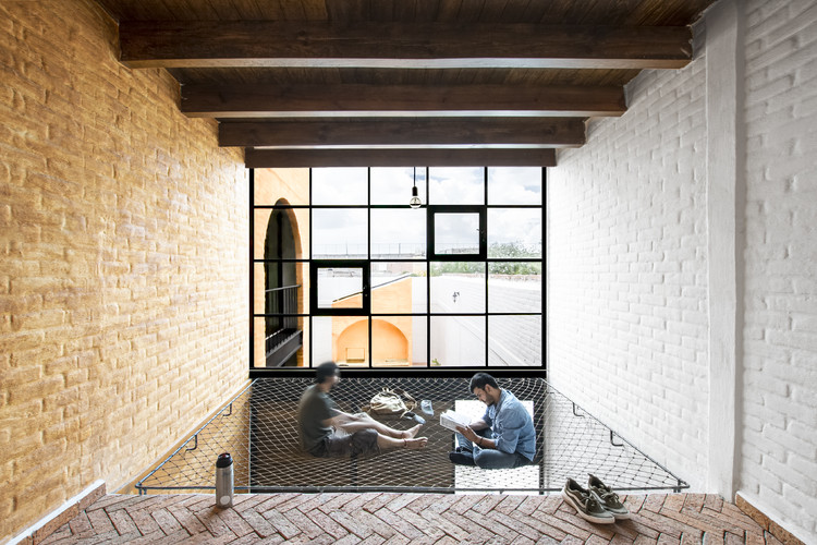 Casa Leona  / Colectivo Arrabal - Fotografía interior, Ventanas