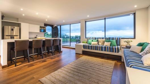 Houses in Colombia: 22 Homes with Integrated Kitchens - Image 18 of 23