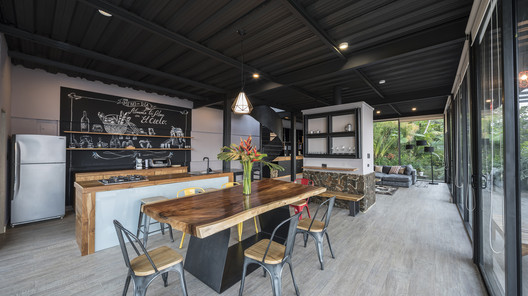 Houses in Colombia: 22 Homes with Integrated Kitchens - Image 3 of 23