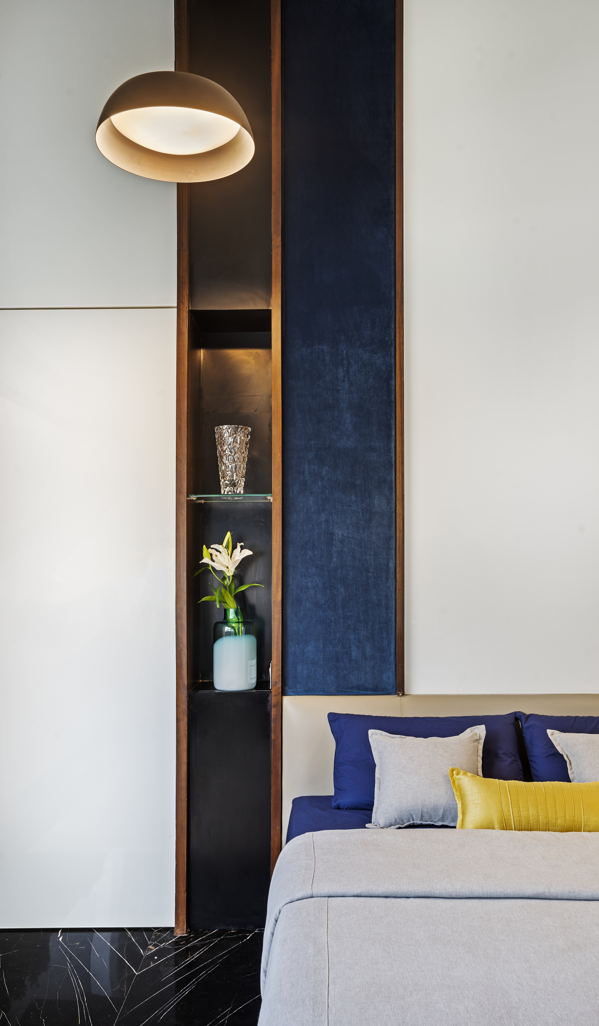 Gallery of Floating Walls House / Crest Architects - 6