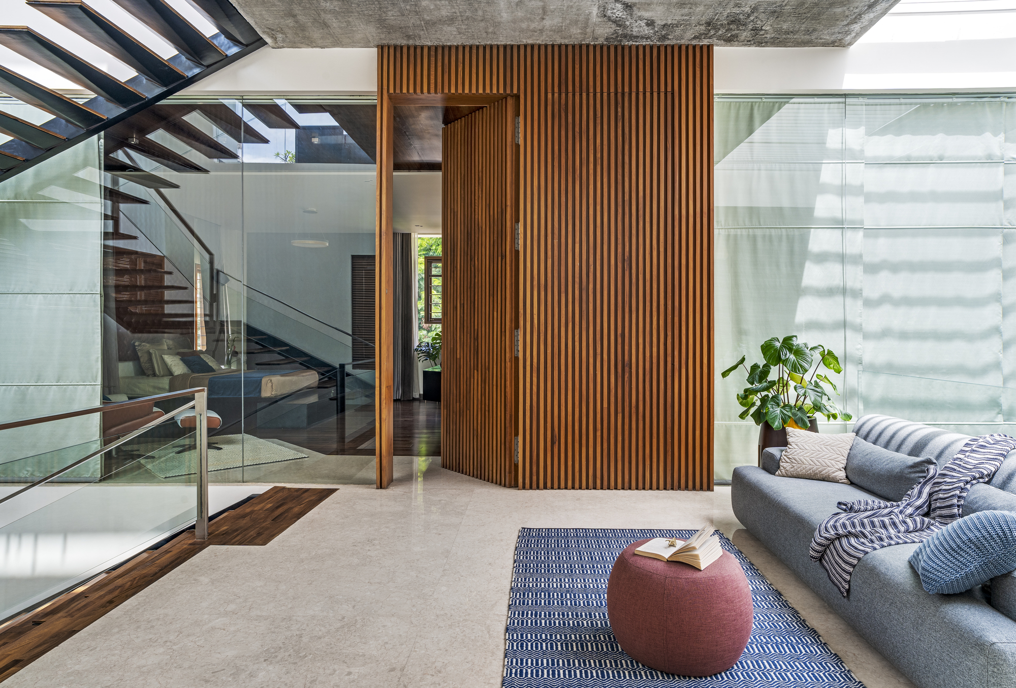 Gallery of Floating Walls House / Crest Architects 4