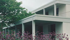 House in a Vineyard  / Think Architecture