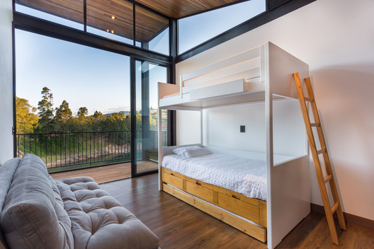 J_p Casa de Campo / tresarquitectos J_p Casa de Campo / tresarquitectos - Fotografia de Interiores, Dormitório, Cama
