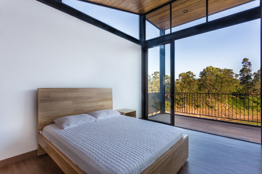 J_p Casa de Campo / tresarquitectos J_p Casa de Campo / tresarquitectos - Fotografia de Interiores, Dormitório, Cama