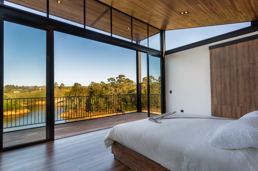 J_p Casa de Campo / tresarquitectos J_p Casa de Campo / tresarquitectos - Fotografia de Interiores, Dormitório, Cama