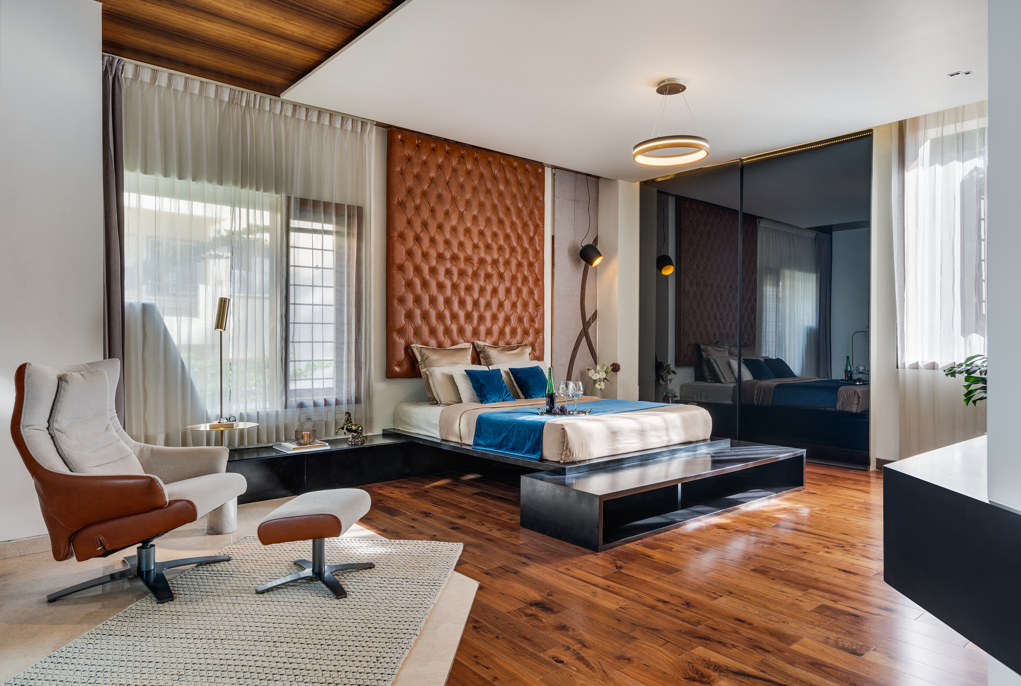 Gallery of Floating Walls House / Crest Architects 36