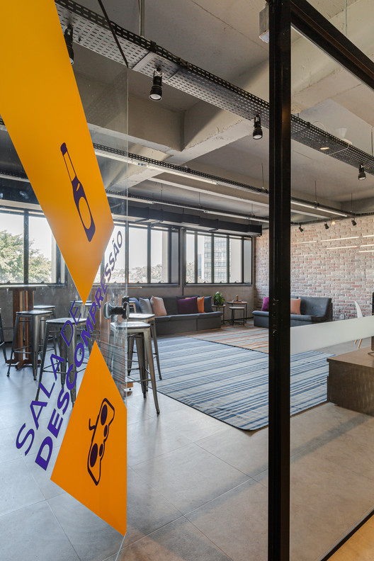 Escritório Docket  / Livia Dalmaso Arquitetura - Fotografia de Interiores, Janela, Cadeira, Viga