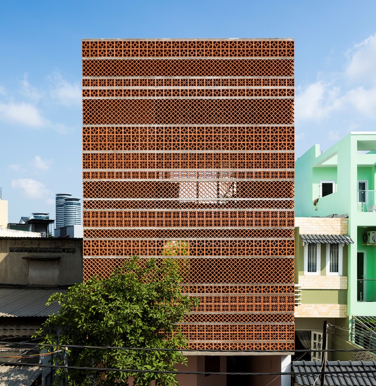 Apartment in Binh Thanh / Sanuki Daisuke architects   - More Images
