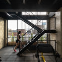 Bardales gimnasio urbano / Natura Futura - Fotografía interior, Casas, Escaleras