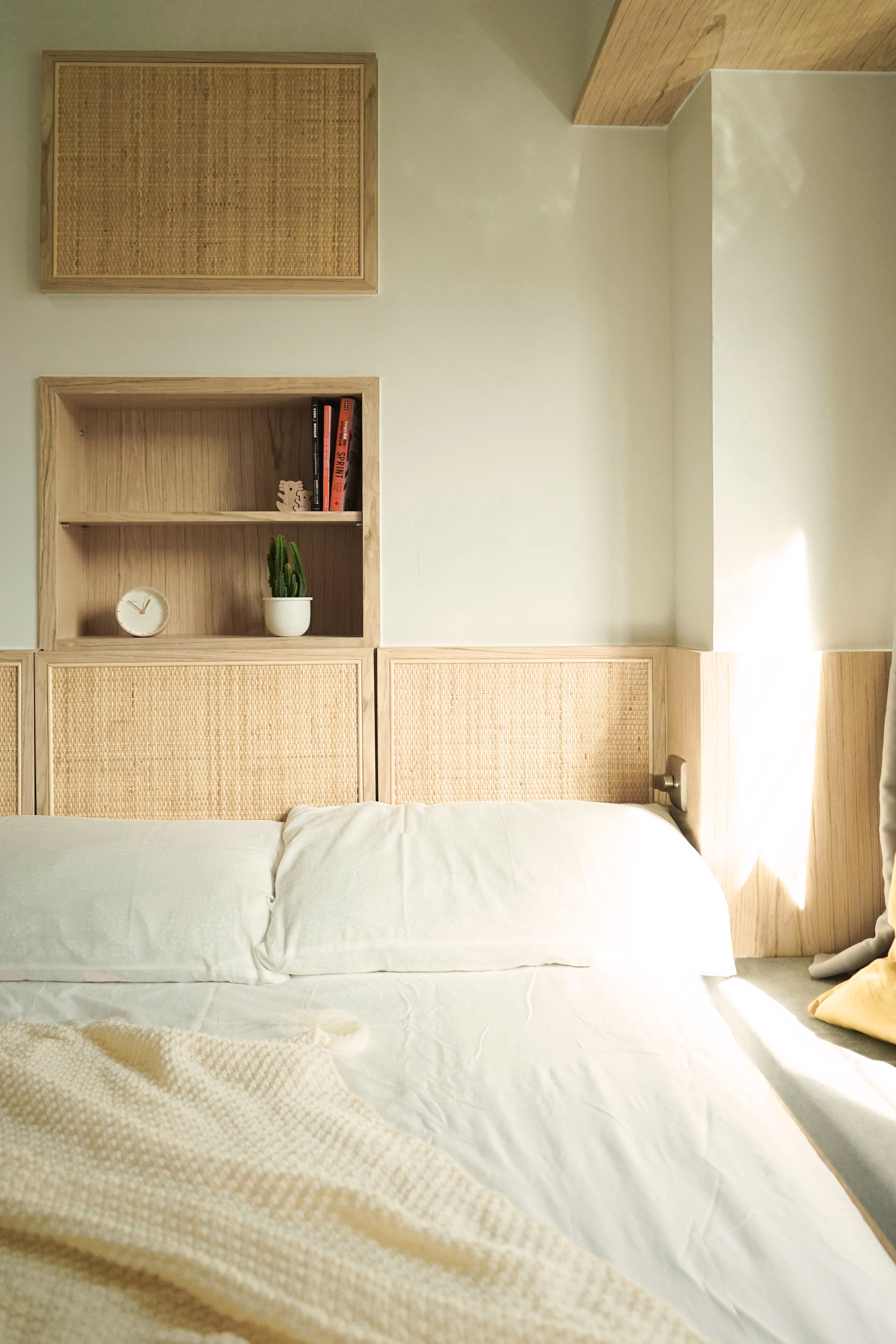 Gallery of Rattan in Concrete Jungle Apartment / Absence from Island 9