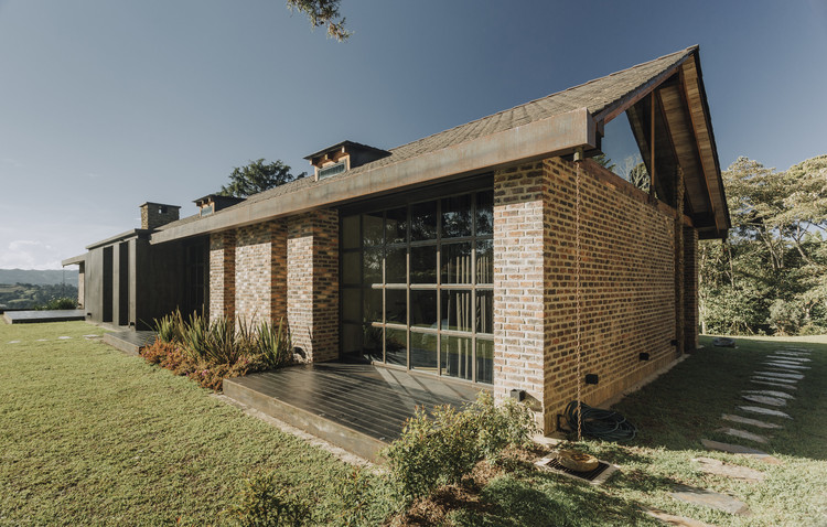 Casa Luna Verde / ALH Taller de Arquitectura - Fotografía exterior, Ventanas, Fachada, Fijación Vigas