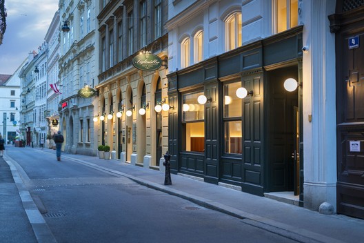 Gasthaus Figlmüller Bäckerstraße Restaurant / BWM Architekten Gasthaus Figlmüller Bäckerstraße Restaurant / BWM Architekten - Exterior Photography