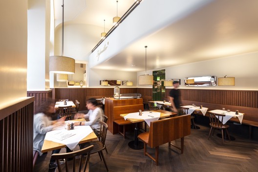 Gasthaus Figlmüller Bäckerstraße Restaurant / BWM Architekten Gasthaus Figlmüller Bäckerstraße Restaurant / BWM Architekten - Interior Photography, Dining room
