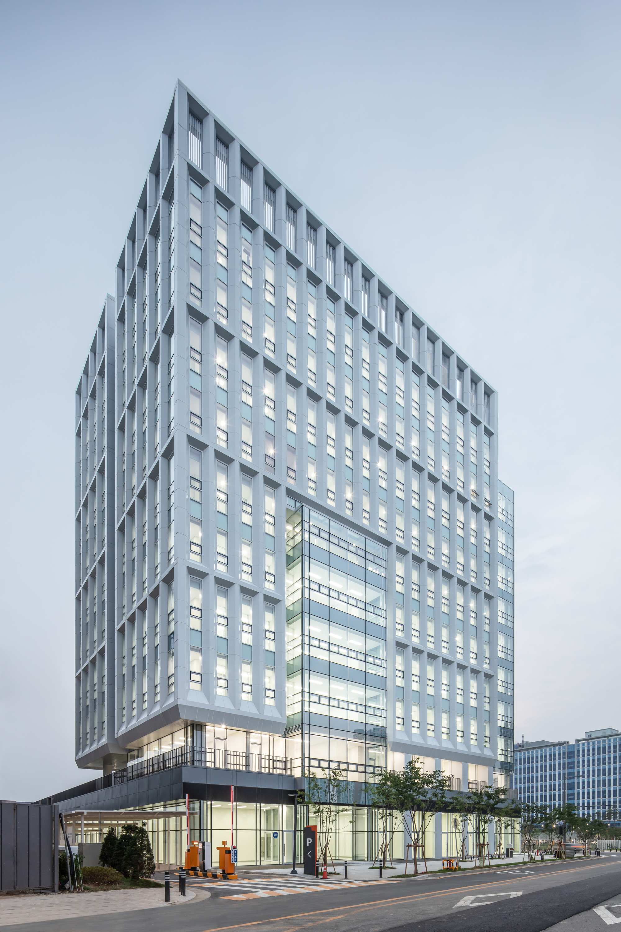 Gallery of Pyeongtaek Godeok Knowledge Industrial Center / SEON