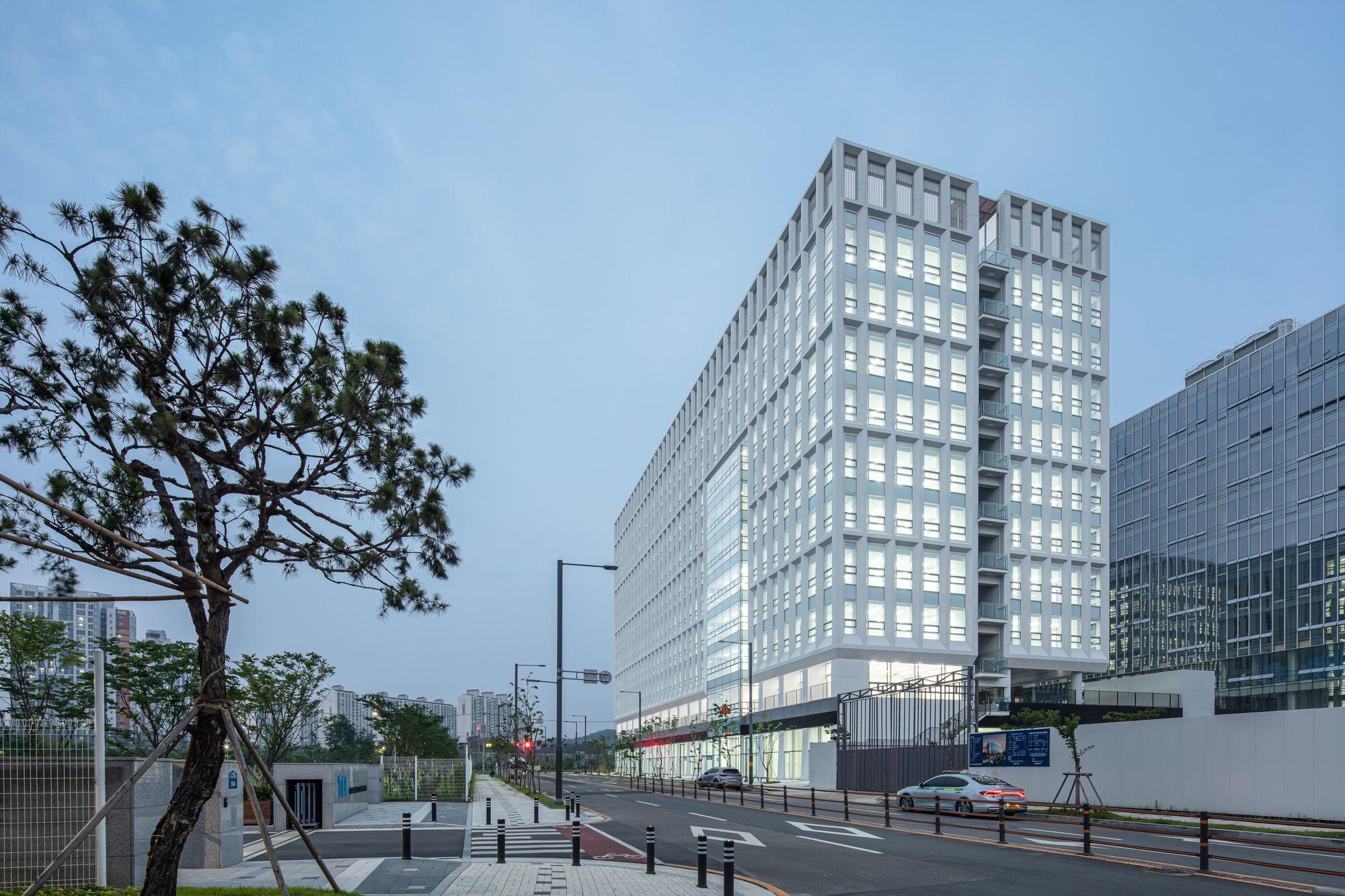 Gallery of Pyeongtaek Godeok Knowledge Industrial Center / SEON