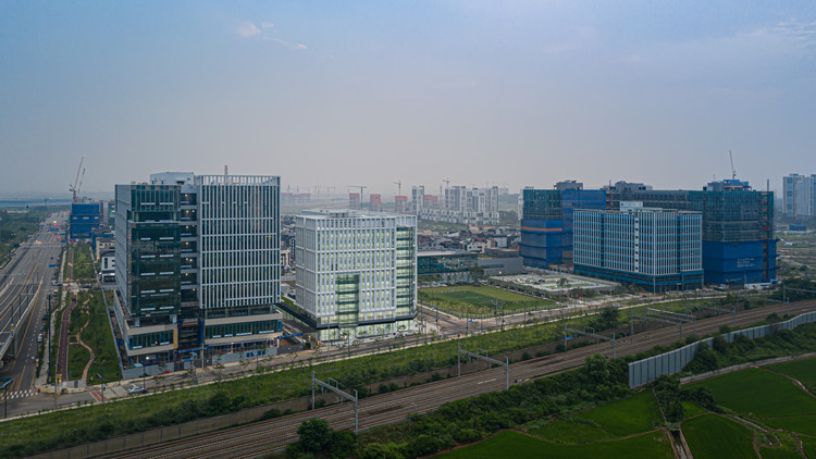 Pyeongtaek Godeok Knowledge Industrial Center / SEON Architecture & Engineering Group - Exterior Photography, Windows, Cityscape