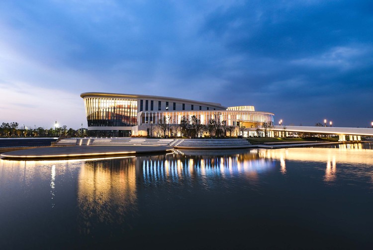 九棵树(上海)未来艺术中心 / 法国何斐徳/何中