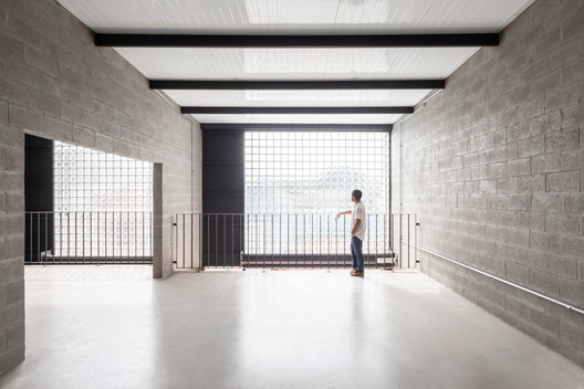 Brazilian Interiors: 10 Projects with Glass Blocks - Image 2 of 11