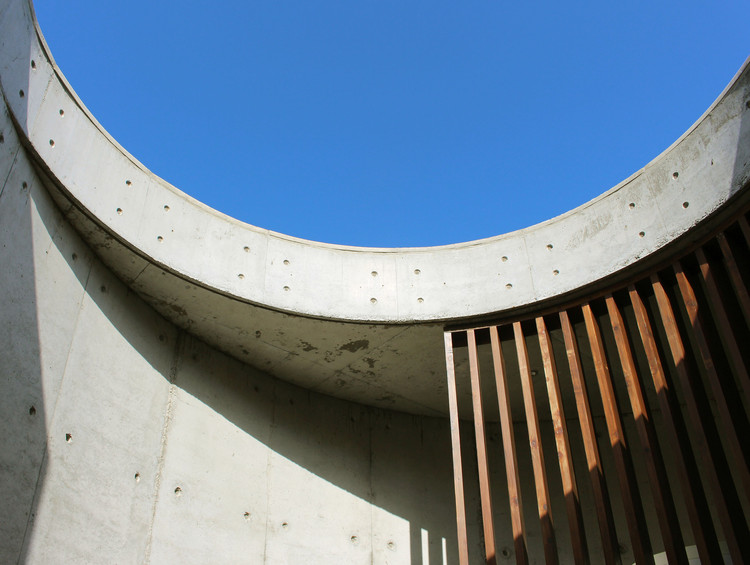 El Pangue House / José Ignacio Valdivieso + José Domingo Peñafiel - Exterior Photography, Column