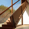Casa El Pangue / José Ignacio Valdivieso + José Domingo Peñafiel - Fotografía exterior, Escaleras, Barandas