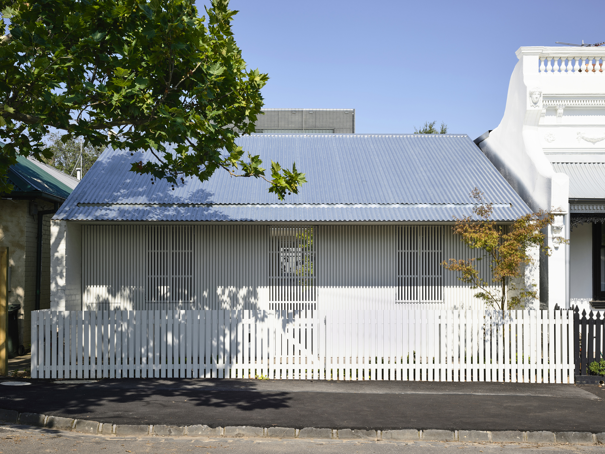 Gallery of Fitzroy North House 02 / Rob Kennon Architects 7