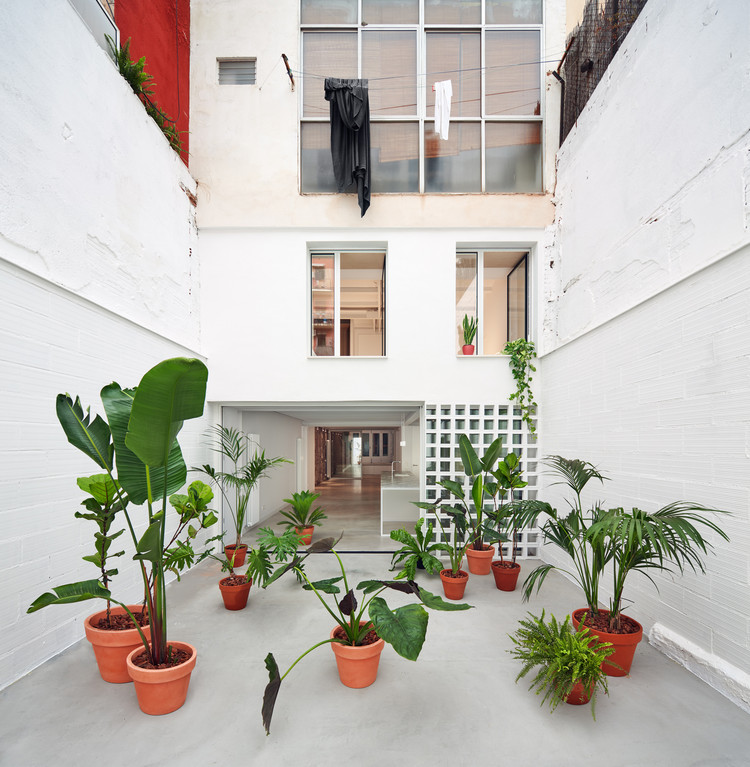 Building Between Party Walls in Hostafrancs / 08014 arquitectura - Interior Photography