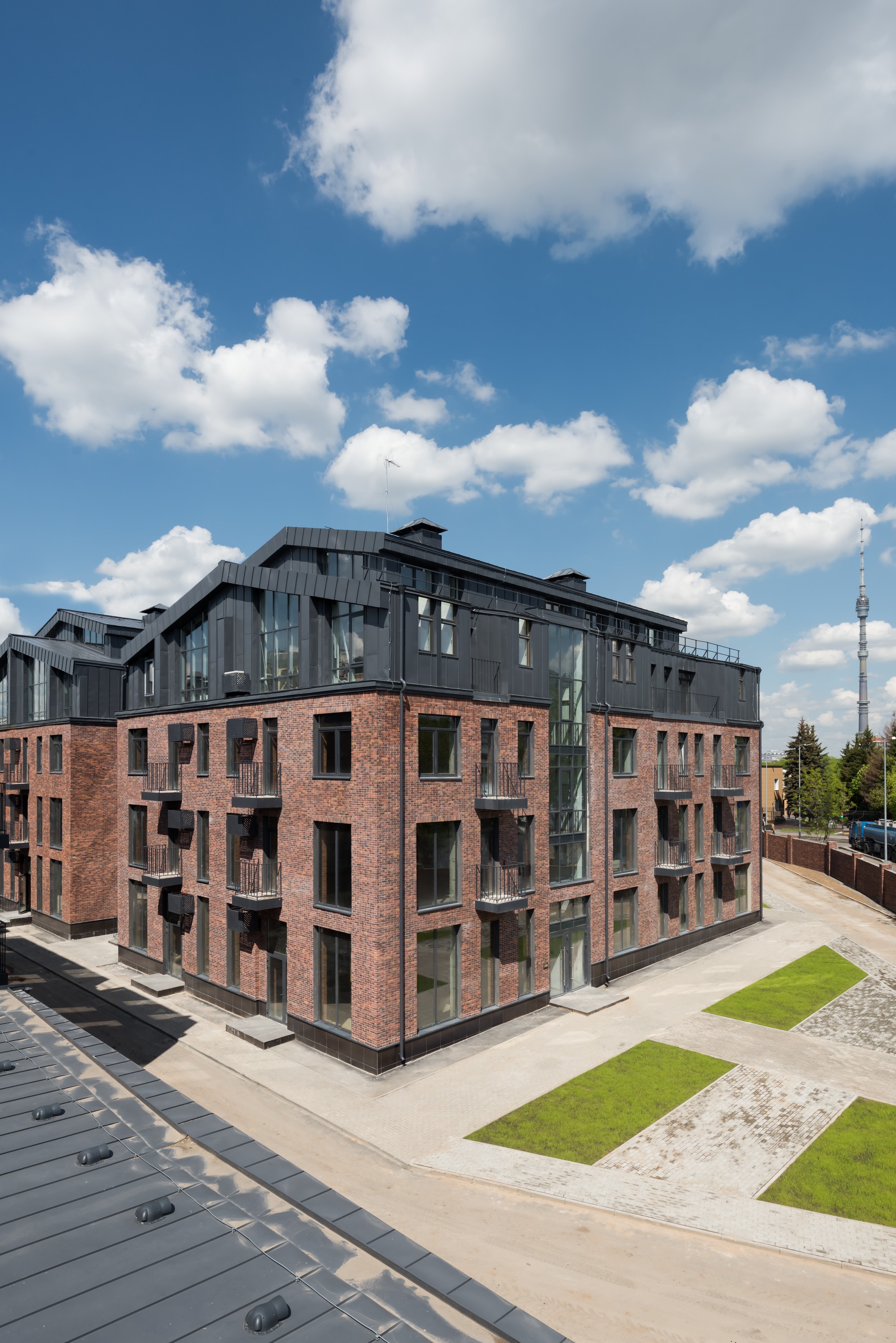 Gallery of Studio 12 Apartment Complex / T+T Architects 3