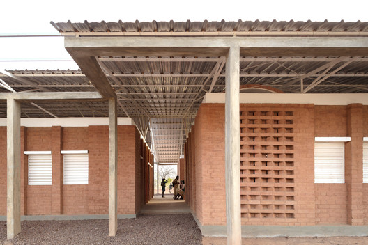 Secondary School and Auxiliary Buildings of Bangre Veenem School Complex / Albert Faus - Interior Photography, Column