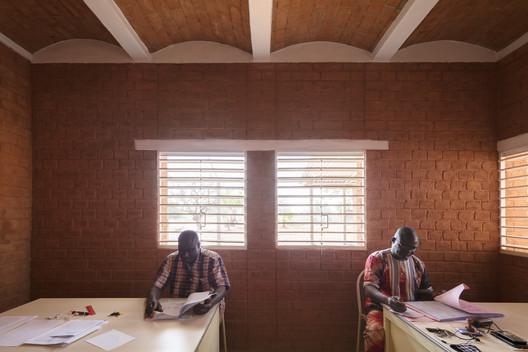 Secondary School and Auxiliary Buildings of Bangre Veenem School Complex / Albert Faus - Interior Photography