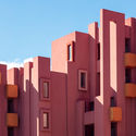 La Muralla Roja de Ricardo Bofill fotografiada a través del lente de Sebastian Weiss - Image 1 of 4