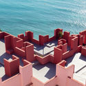La Muralla Roja de Ricardo Bofill fotografiada a través del lente de Sebastian Weiss - Image 4 of 4