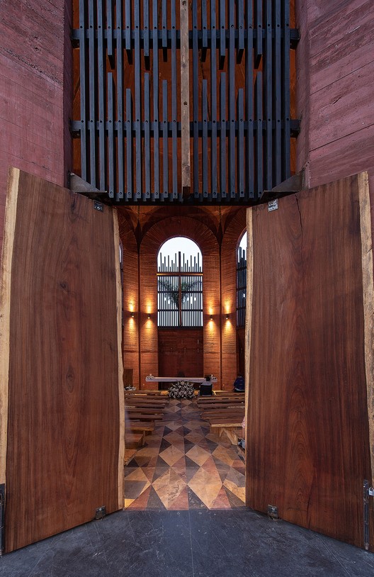 Capilla de la Santa Cruz / Taller de Arquitectura X / Alberto Kalach + Roberto Silva - Interior Photography