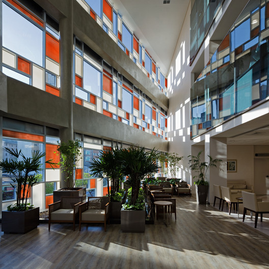 Hospital Albert Einstein - Unidade Avançada Perdizes / Levisky Arquitetos | Estratégia Urbana  - Fotografia de Interiores, Cadeira