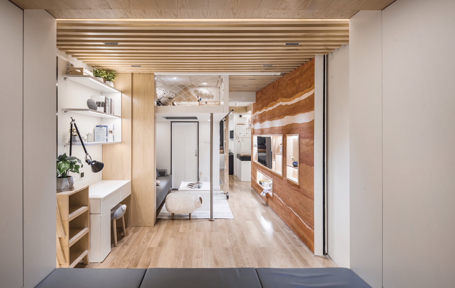 Gallery of How to Virtually Enlarge Spaces Using Good Lighting - 33