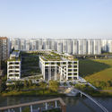 Clínica e Centro Comunitário Punggol / Serie Architects + Multiply Architects. Imagem: © Hufton + Crow