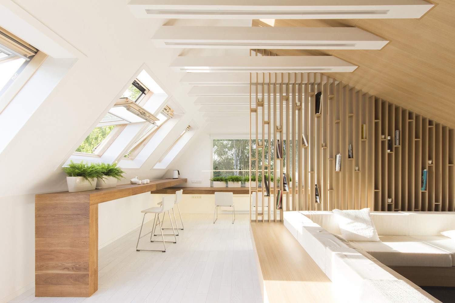 View of Gallery of High-Rise Living: 7 Houses Under 65m² in Rooftops and Attics - 6