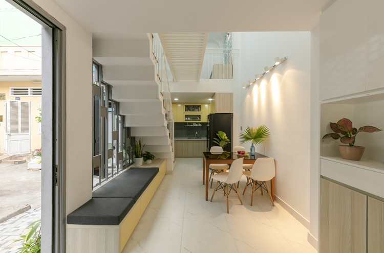 Dawn's House / Khuon Studio - Interior Photography, Table, Chair, Windows, Countertop