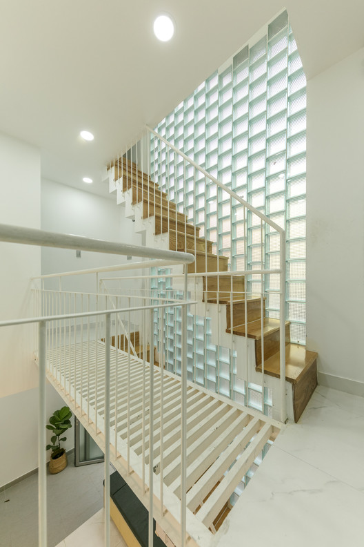 Dawn's House / Khuon Studio - Interior Photography, Stairs, Chair, Handrail