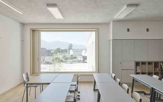 Bütze Wolfurt Primary School  / Schenker Salvi Weber Architekten - Interior Photography, Table, Chair, Windows