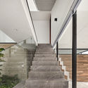 Casa AR / Eduardo Montaño Arquitectos - Fotografía interior, Escaleras, Fachada, Barandas, Fijación Vigas, Pilares