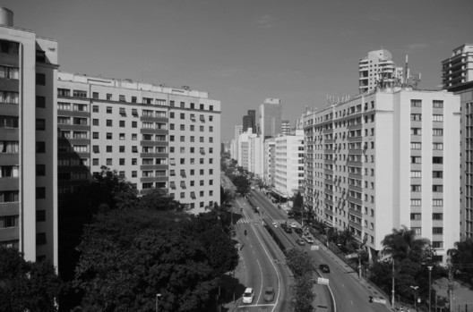 Verticalization and Spatial Quality in Collective Housing: 9 de Julho Residential Complex Verticalization and Spatial Quality in Collective Housing: 9 de Julho Residential Complex - Image 1 of 9