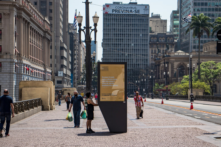 São Paulo recibe tótems urbanos de concientización, higienización y memorial a las víctimas de la COVID-19 - Más Imágenes