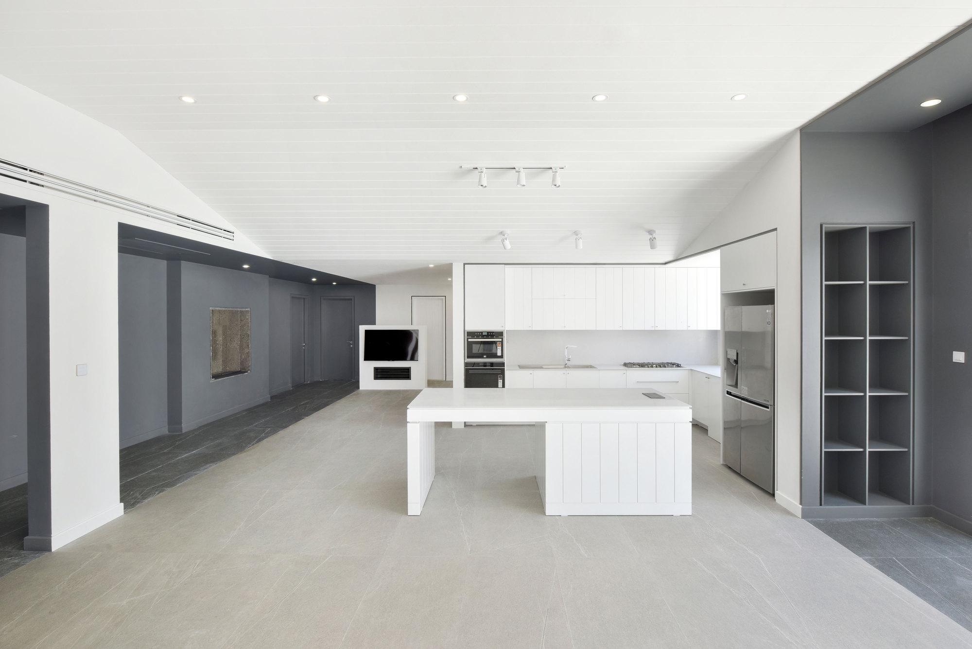 Gallery of 16 | The Moment Residential Building / Pi architects - 8