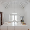 Casa JJV / Filipe Saraiva - Fotografia de Interiores, Casas, Cozinha, Porta, Fachada, Viga, Arco, Bancada, Mesa, Pia