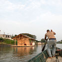 Hábitat Flotante Productivo Refugio del Pescador / Natura Futura + Juan Carlos Bamba - Fotografía exterior, Casas