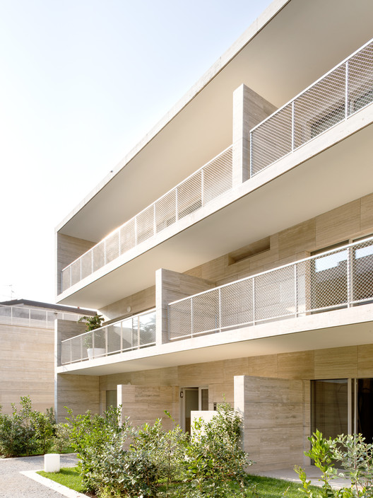 Residencial Complex in Gallarate / Álvaro Siza + COR Arquitectos Residencial Complex in Gallarate / Álvaro Siza + COR Arquitectos - Interior Photography, Facade, Balcony
