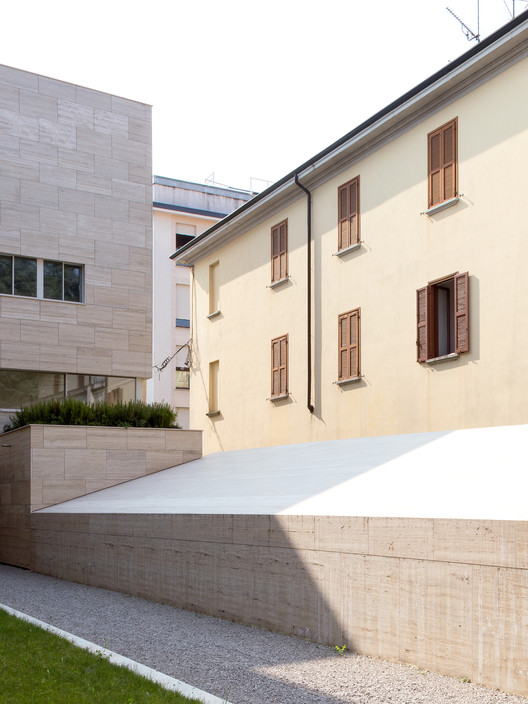 Residencial Complex in Gallarate / Álvaro Siza + COR Arquitectos Residencial Complex in Gallarate / Álvaro Siza + COR Arquitectos - Exterior Photography, Facade