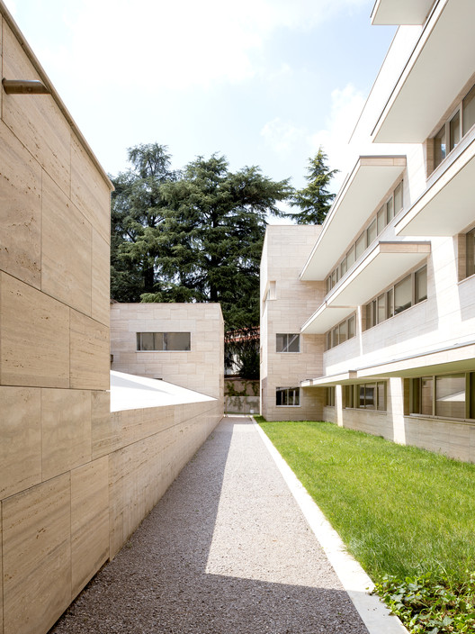 Residencial Complex in Gallarate / Álvaro Siza + COR Arquitectos Residencial Complex in Gallarate / Álvaro Siza + COR Arquitectos - Exterior Photography, Facade