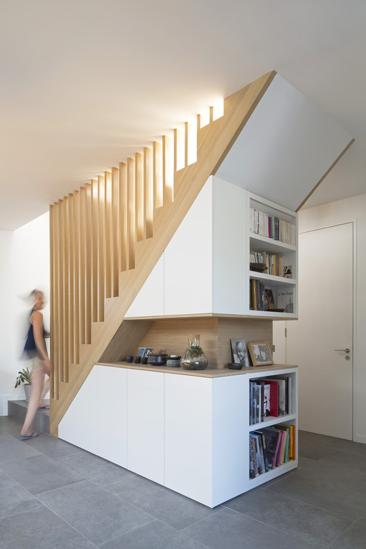 Casa Ángulo / Carbogno Ceneda Architects Casa Ángulo / Carbogno Ceneda Architects - Fotografía interior, Escaleras, Estanterías